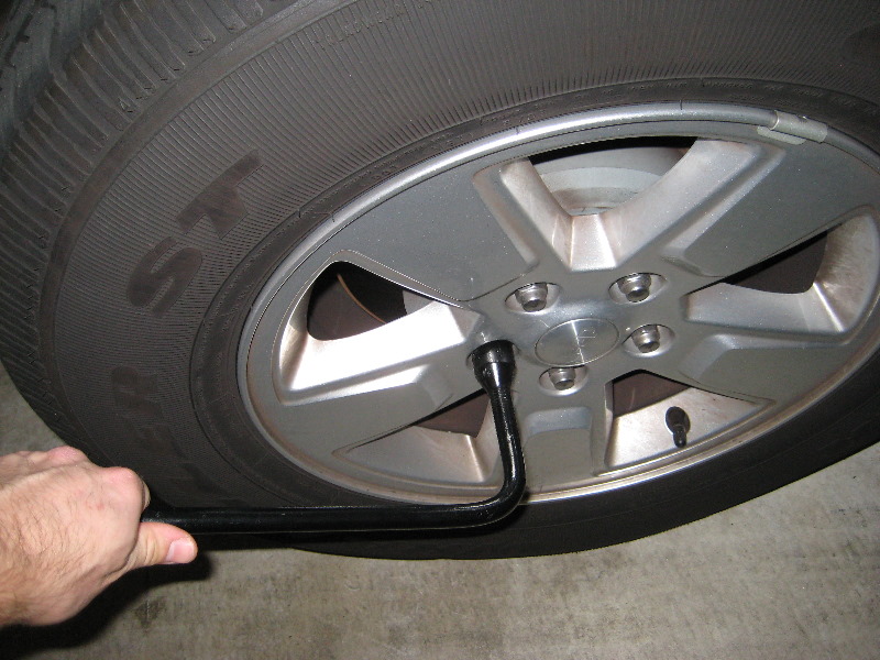 JeepLibertyRearBrakePadsReplacementGuide002