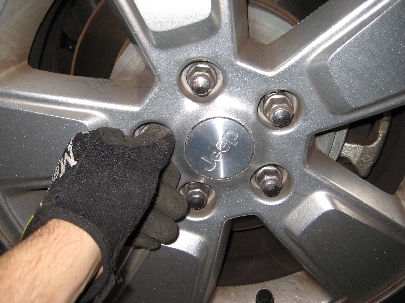 JeepLibertyRearBrakePadsReplacementGuide004