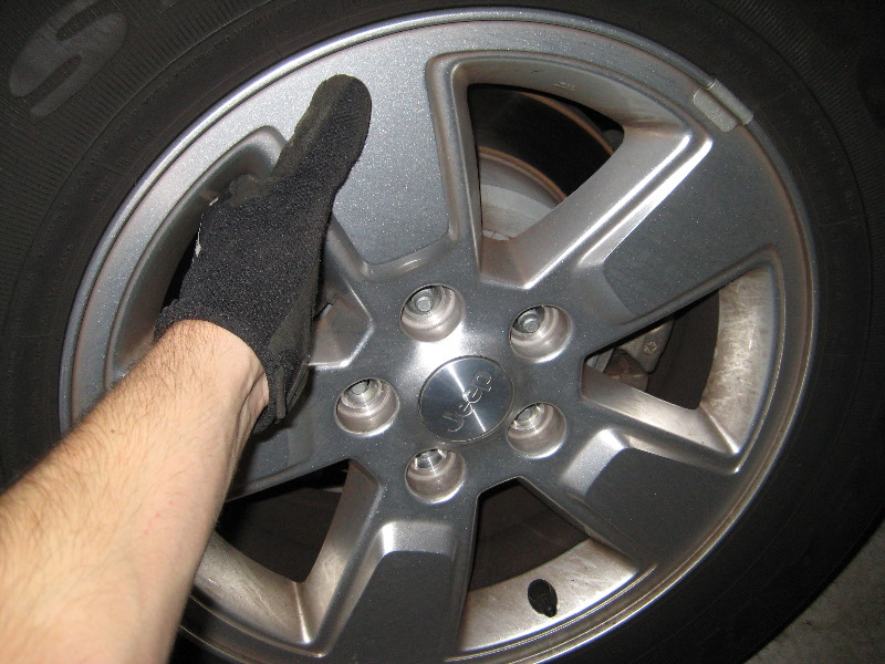Jeep-Liberty-Rear-Brake-Pads-Replacement-Guide-006