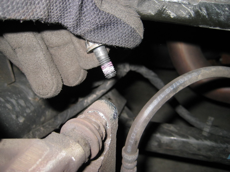 Jeep-Liberty-Rear-Brake-Pads-Replacement-Guide-012