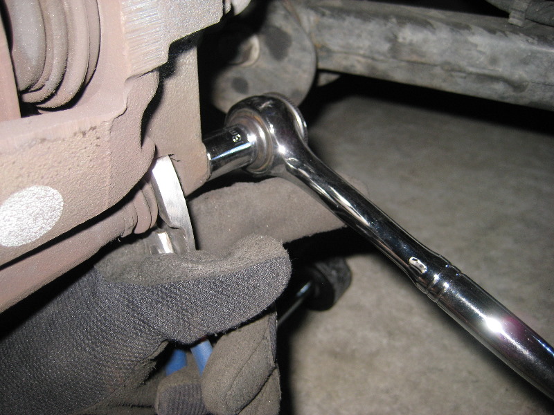 Jeep-Liberty-Rear-Brake-Pads-Replacement-Guide-013