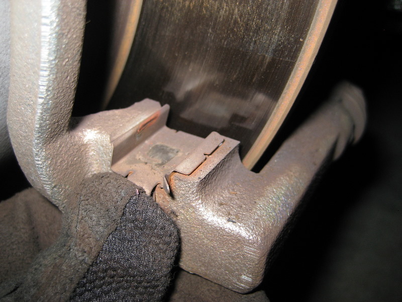 Jeep-Liberty-Rear-Brake-Pads-Replacement-Guide-021