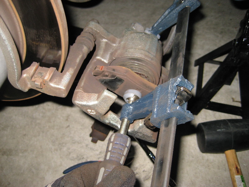 JeepLibertyRearBrakePadsReplacementGuide024