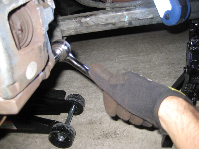 Jeep-Liberty-Rear-Brake-Pads-Replacement-Guide-030