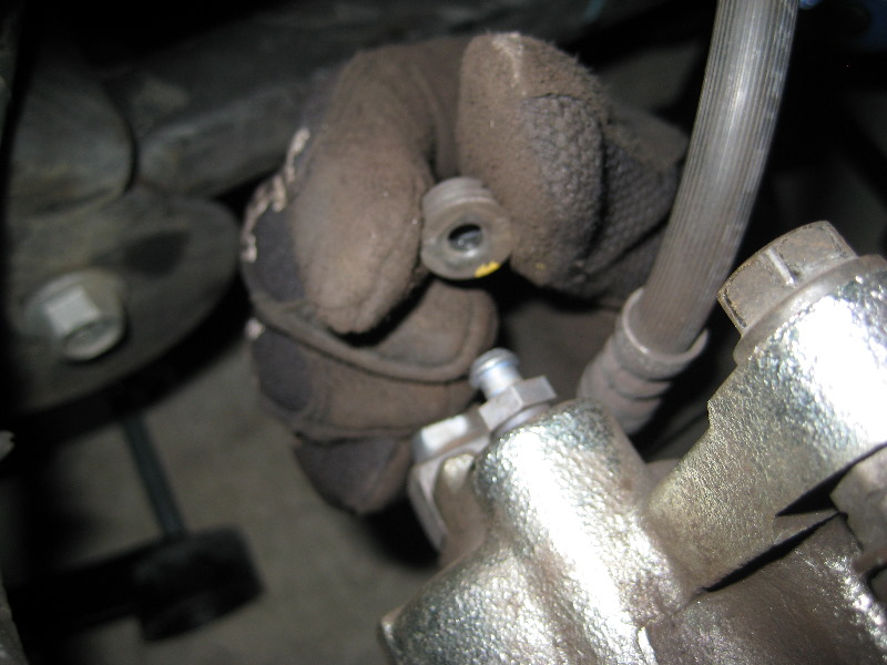 Jeep-Liberty-Rear-Brake-Pads-Replacement-Guide-035