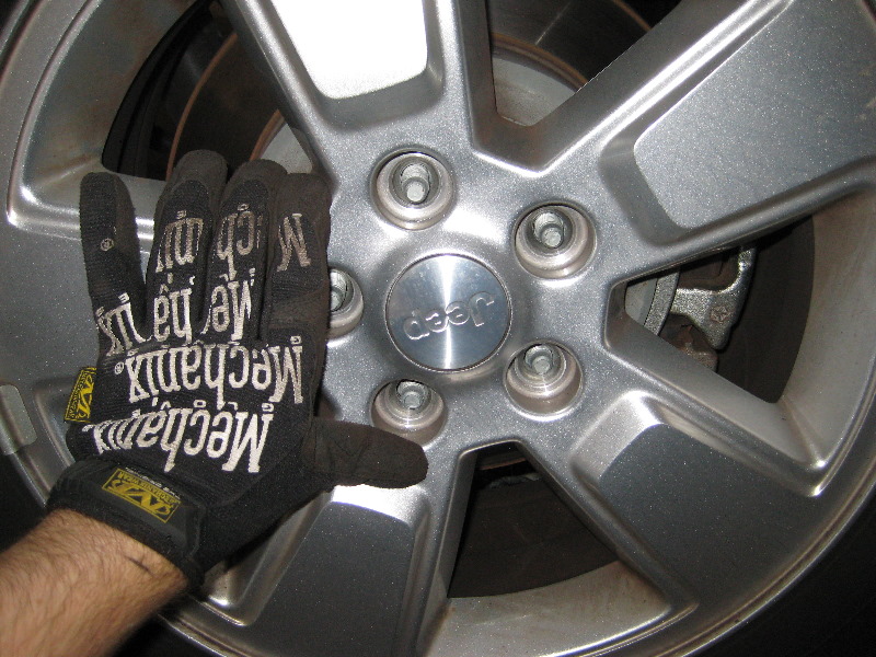 Jeep-Liberty-Rear-Brake-Pads-Replacement-Guide-036