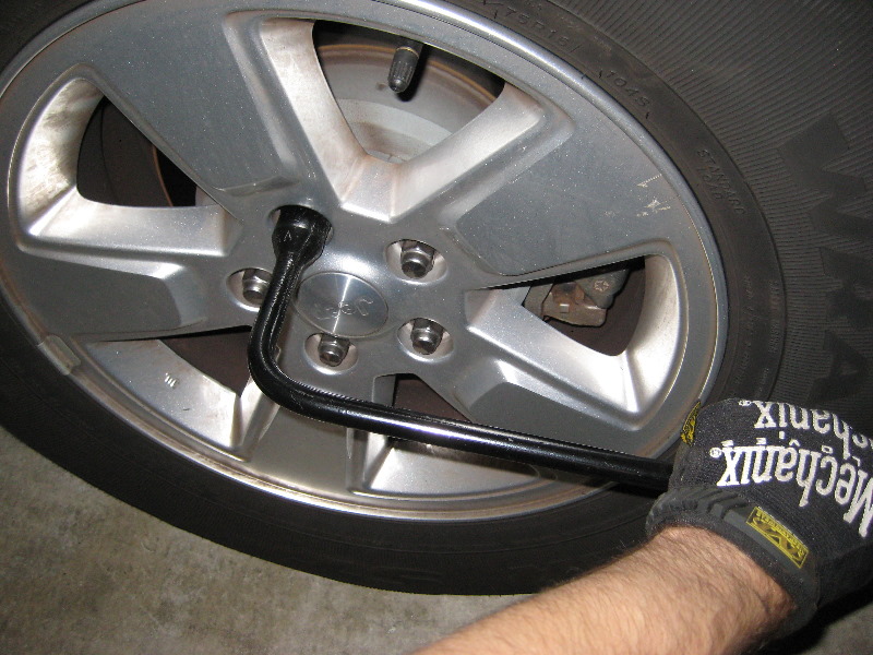 Jeep-Liberty-Rear-Brake-Pads-Replacement-Guide-039