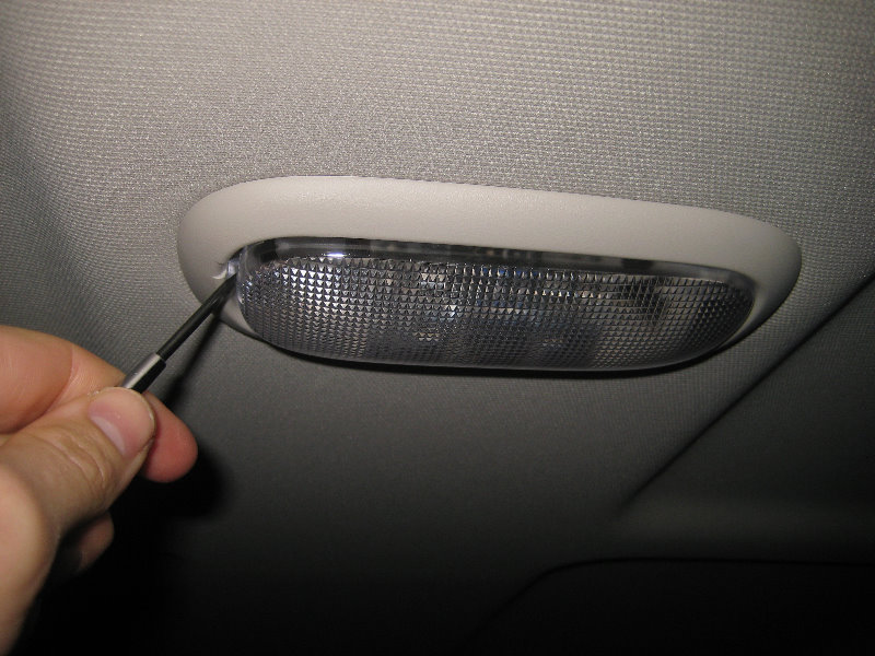 2007-2016-Jeep-Patriot-Dome-Light-Bulb-Replacement-Guide-003