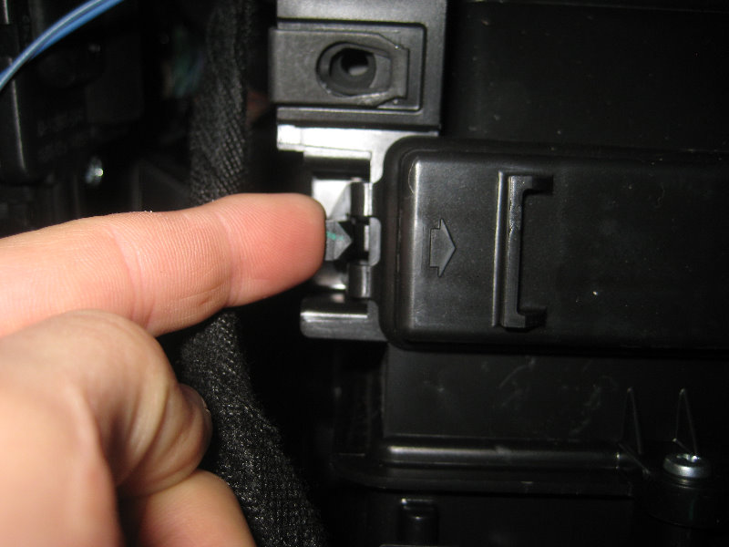 20072016JeepPatriotCabinAirFilterReplacementGuide010