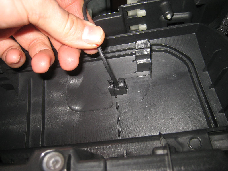 2007-2016-Jeep-Patriot-Interior-Door-Panel-Removal-Guide-098