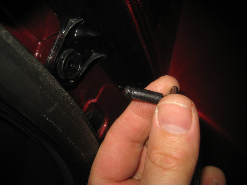 2007-2016-Jeep-Patriot-Tail-Light-Bulbs-Replacement-Guide-007