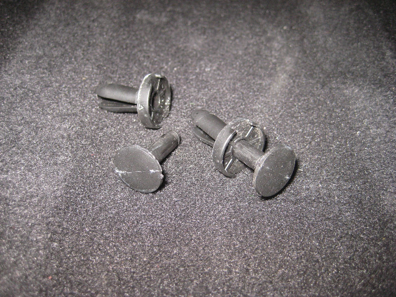 2007-2016-Jeep-Patriot-Tail-Light-Bulbs-Replacement-Guide-009