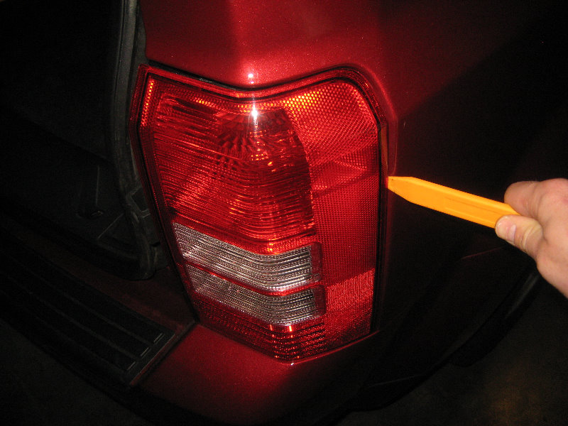 2007-2016-Jeep-Patriot-Tail-Light-Bulbs-Replacement-Guide-010