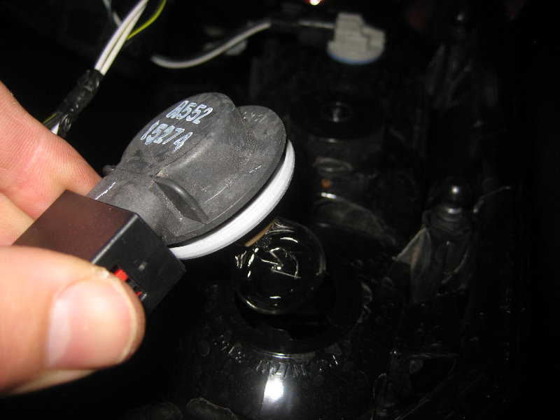 2007-2016-Jeep-Patriot-Tail-Light-Bulbs-Replacement-Guide-013