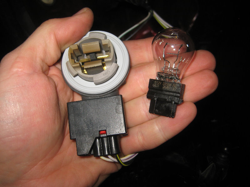 2007-2016-Jeep-Patriot-Tail-Light-Bulbs-Replacement-Guide-014