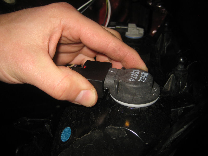 2007-2016-Jeep-Patriot-Tail-Light-Bulbs-Replacement-Guide-016