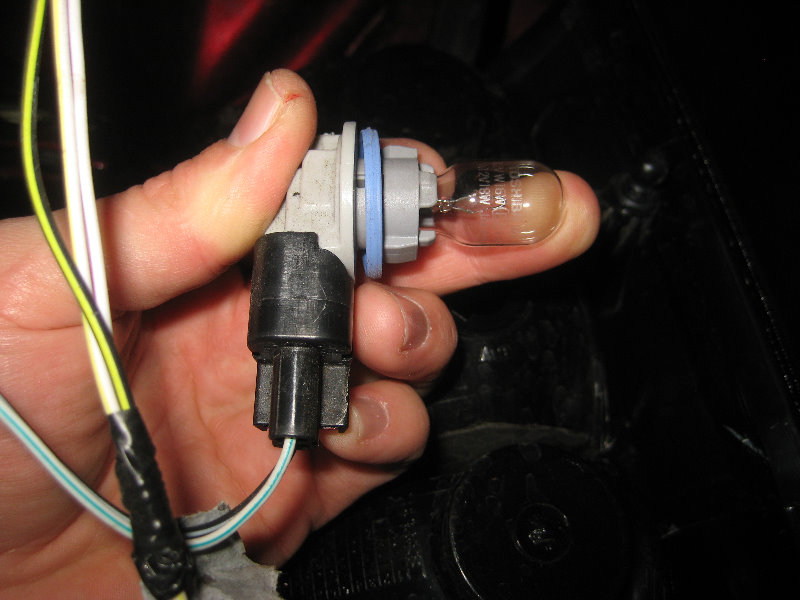 2007-2016-Jeep-Patriot-Tail-Light-Bulbs-Replacement-Guide-020