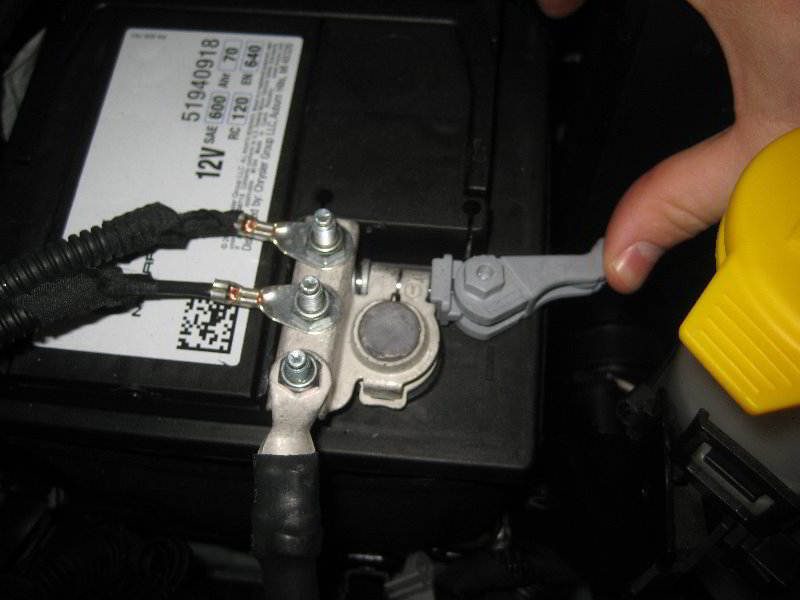 Jeep-Renegade-12V-Automotive-Battery-Replacement-Guide-004