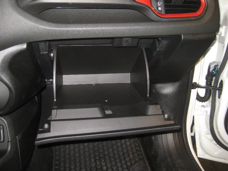 JeepRenegadeCabinAirFilterReplacementGuide002