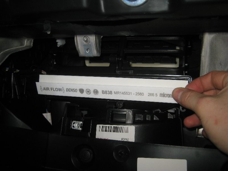 Jeep-Renegade-Cabin-Air-Filter-Replacement-Guide-035