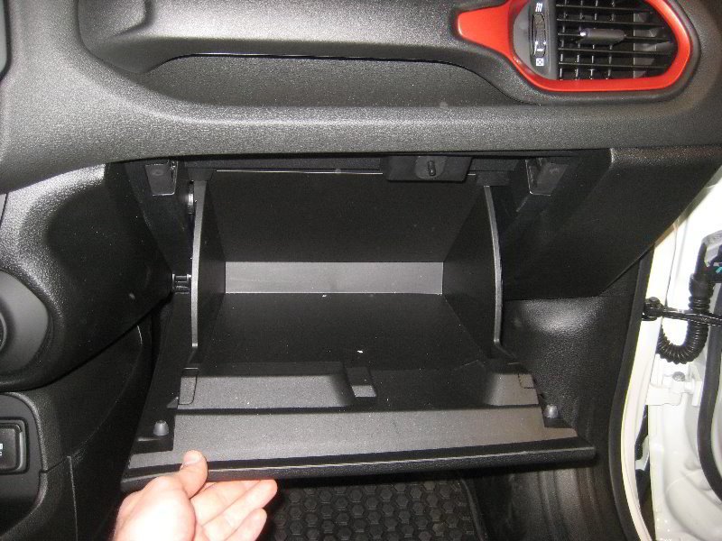Jeep-Renegade-Cabin-Air-Filter-Replacement-Guide-056