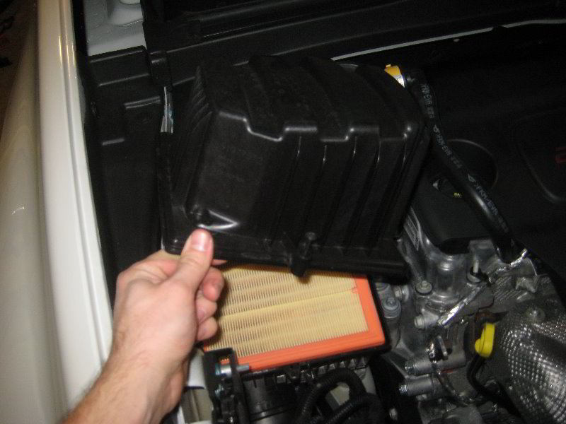 Jeep-Renegade-Engine-Air-Filter-Replacement-Guide-005