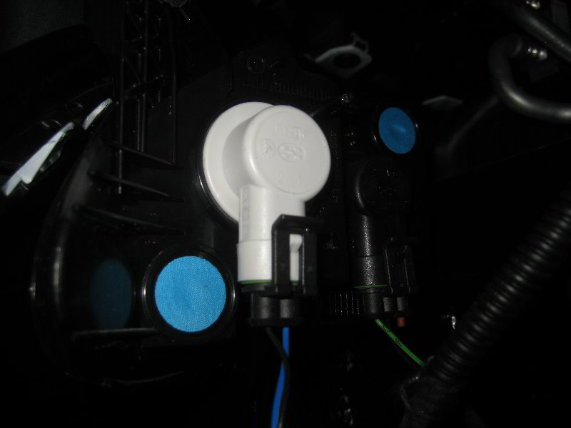 Jeep-Renegade-Front-Turn-Signal-DRL-Light-Bulbs-Replacement-Guide-016