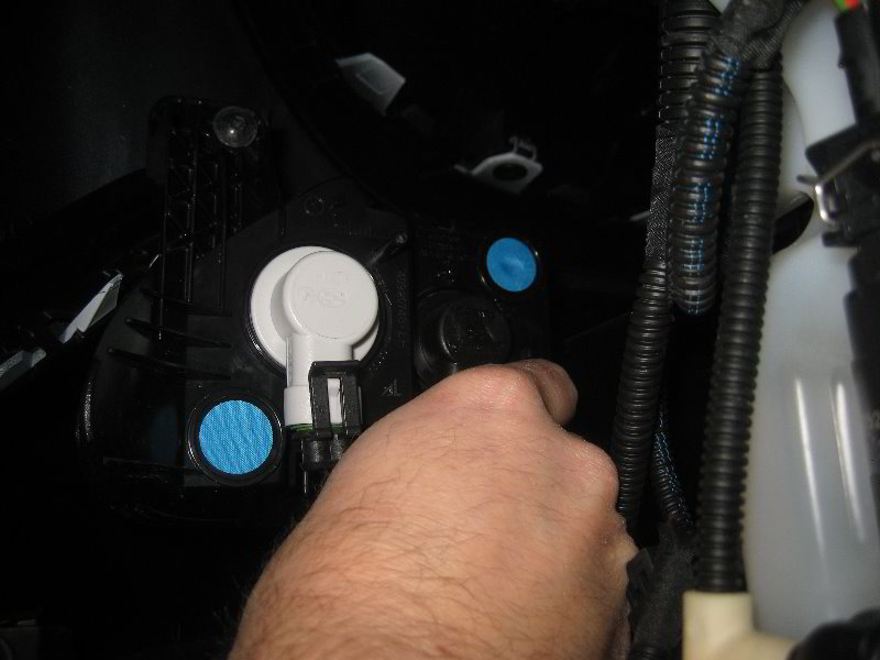 Jeep-Renegade-Front-Turn-Signal-DRL-Light-Bulbs-Replacement-Guide-017