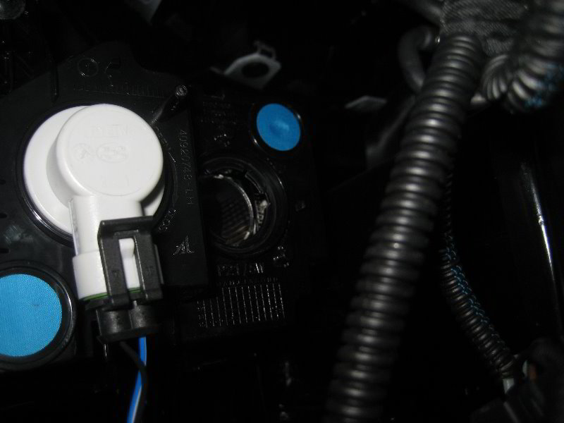 Jeep-Renegade-Front-Turn-Signal-DRL-Light-Bulbs-Replacement-Guide-021