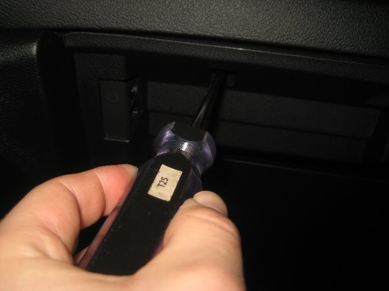 Jeep-Renegade-Glove-Box-Light-Bulb-Replacement-Guide-005