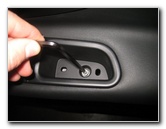 Jeep-Renegade-Interior-Door-Panel-Removal-Speaker-Replacement-Guide-015