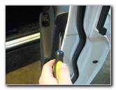Jeep-Renegade-Interior-Door-Panel-Removal-Speaker-Replacement-Guide-019