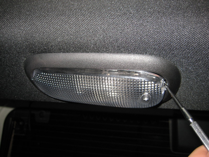 Jeep-Wrangler-Cargo-Area-Light-Bulb-Replacement-Guide-002
