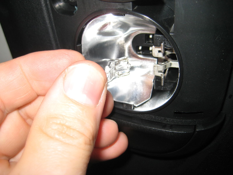 Jeep-Wrangler-Dome-Light-Bulbs-Replacement-Guide-009