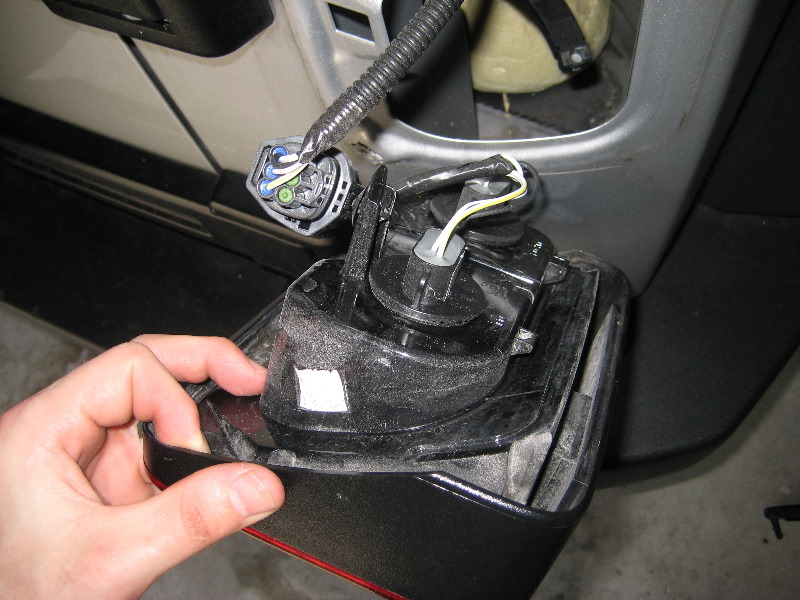 Jeep-Wrangler-Tail-Light-Bulbs-Replacement-Guide-005