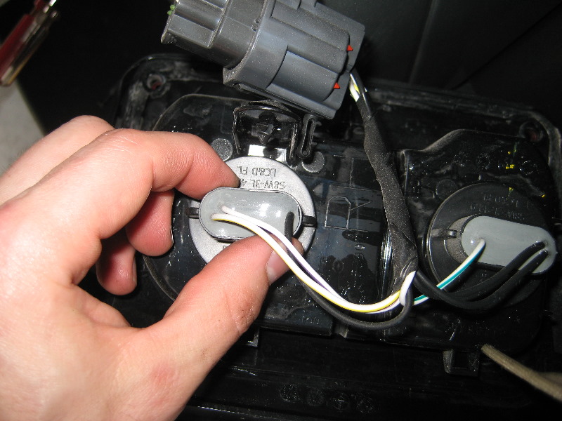 Jeep-Wrangler-Tail-Light-Bulbs-Replacement-Guide-007
