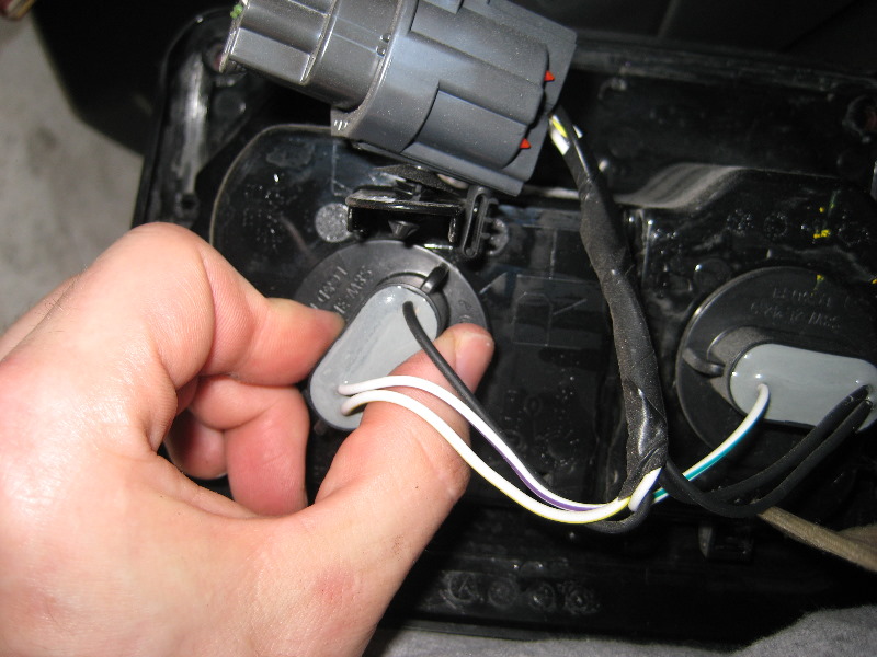 Jeep-Wrangler-Tail-Light-Bulbs-Replacement-Guide-008