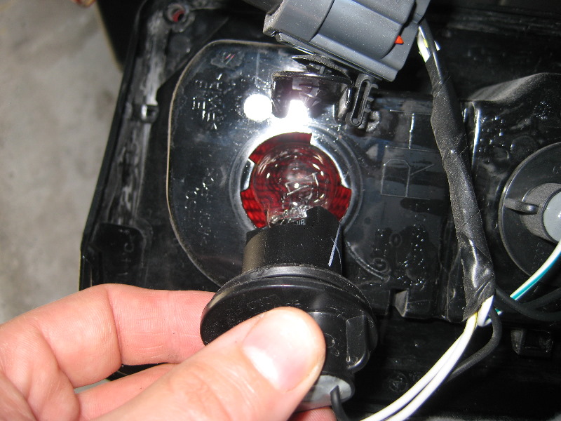 Jeep-Wrangler-Tail-Light-Bulbs-Replacement-Guide-011