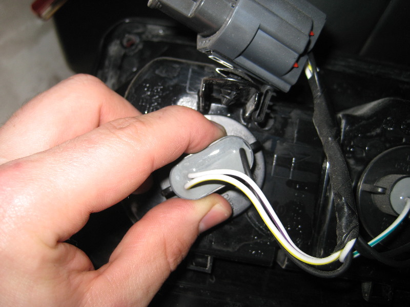 Jeep-Wrangler-Tail-Light-Bulbs-Replacement-Guide-012