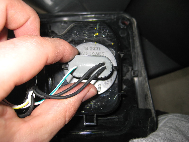 Jeep-Wrangler-Tail-Light-Bulbs-Replacement-Guide-014