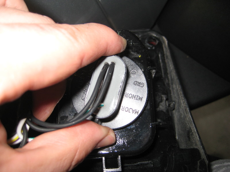 Jeep-Wrangler-Tail-Light-Bulbs-Replacement-Guide-015