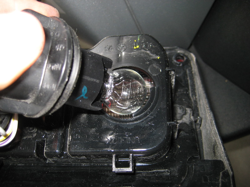 Jeep-Wrangler-Tail-Light-Bulbs-Replacement-Guide-018