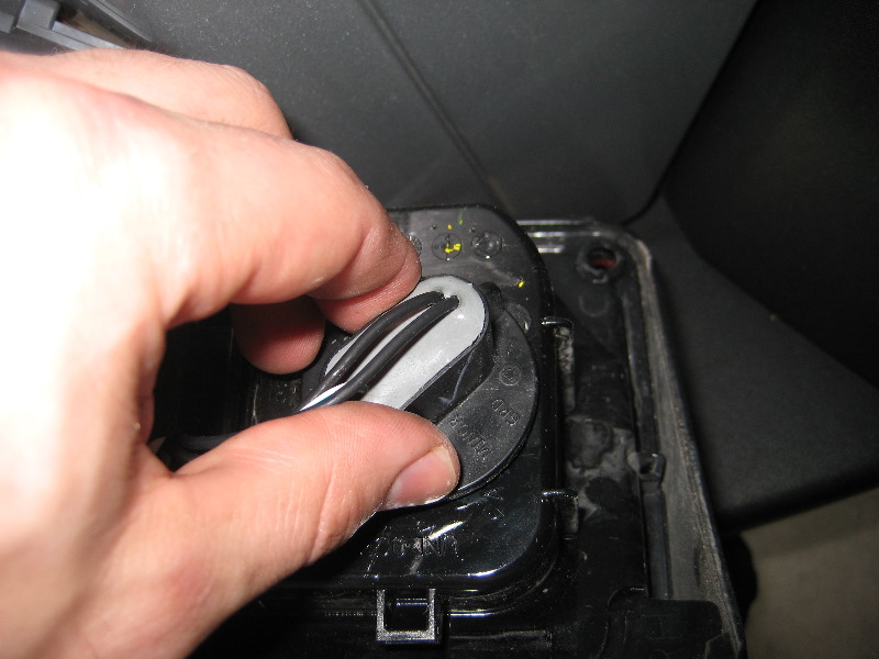 Jeep-Wrangler-Tail-Light-Bulbs-Replacement-Guide-019