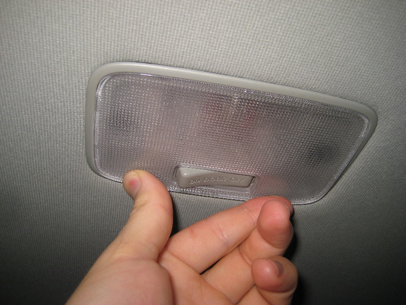 Kia-Forte-Dome-Light-Bulb-Replacement-Guide-011