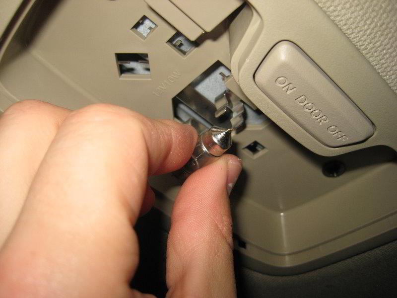 Kia-Optima-Dome-Light-Bulb-Replacement-Guide-005
