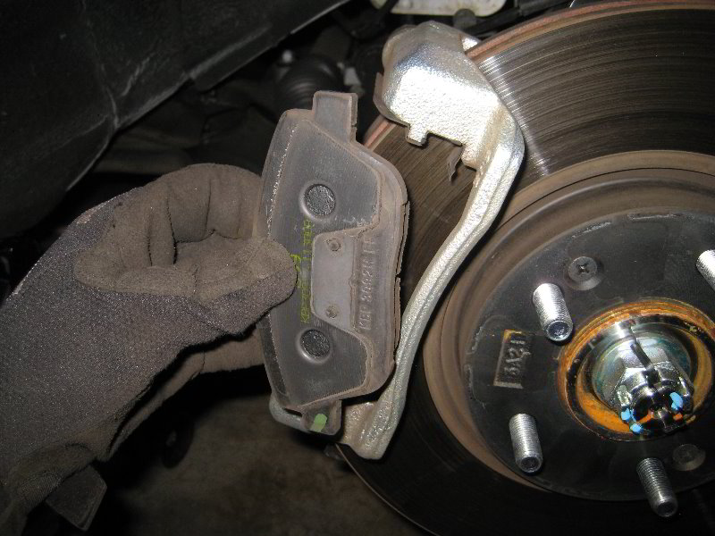 Kia-Optima-Front-Brake-Pads-Replacement-Guide-014