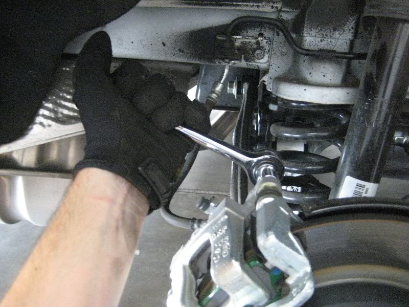 Kia-Optima-Rear-Disc-Brake-Pads-Replacement-Guide-008