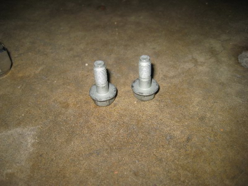 Kia-Optima-Rear-Disc-Brake-Pads-Replacement-Guide-011