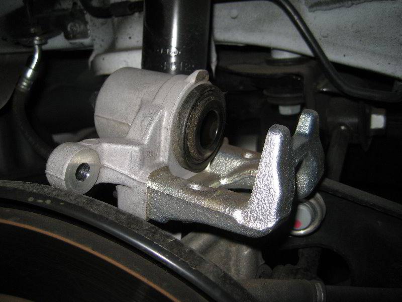 KiaOptimaRearDiscBrakePadsReplacementGuide013