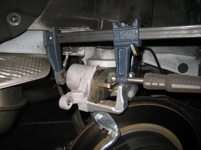 Kia-Optima-Rear-Disc-Brake-Pads-Replacement-Guide-019